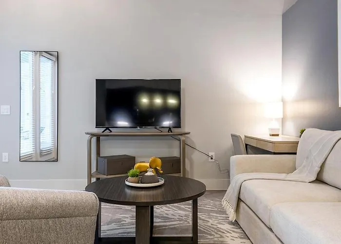 Landing - Modern With Amazing Amenities *